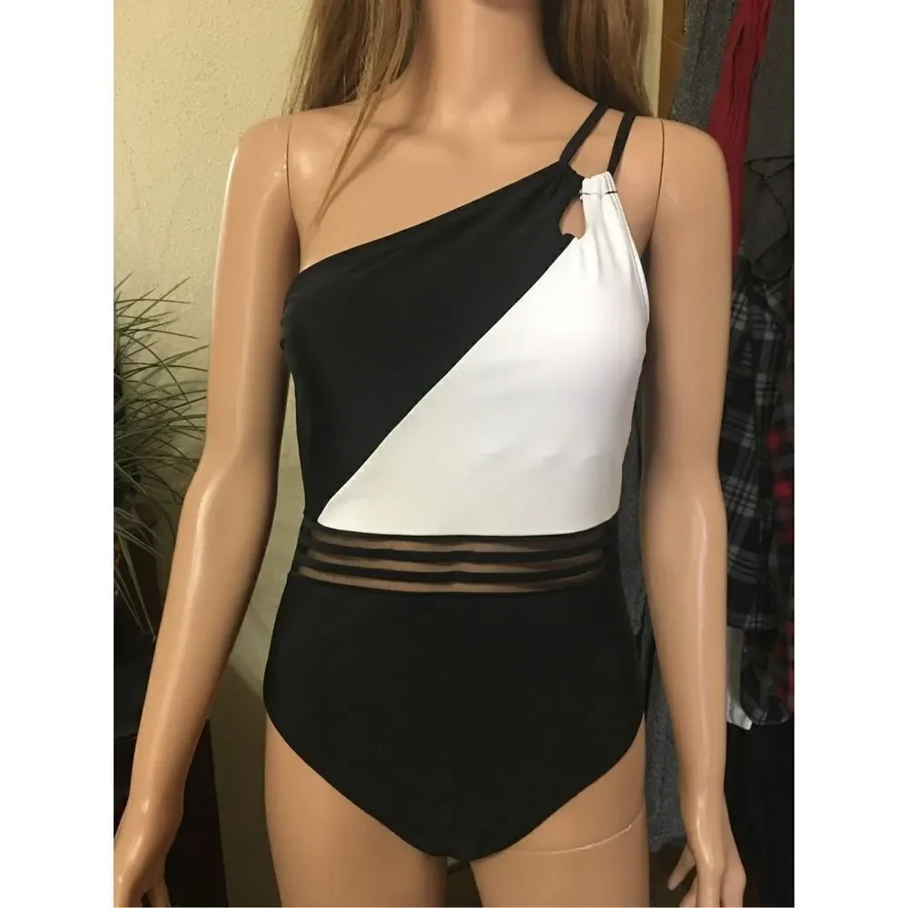 New Women’s Color Block One Piece Black & White Swimsuit M